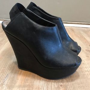 Madden Girl Black Wedges